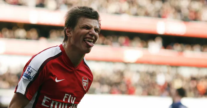 Andrey Arshavin ăn mừng bàn thắng cho Arsenal