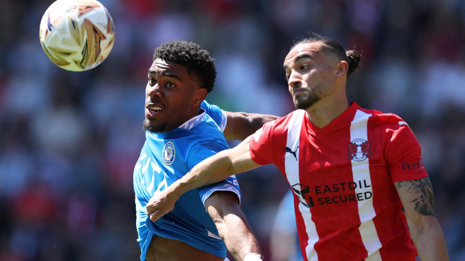 Cầu thủ chạy cánh Randell Williams của Leyton Orient