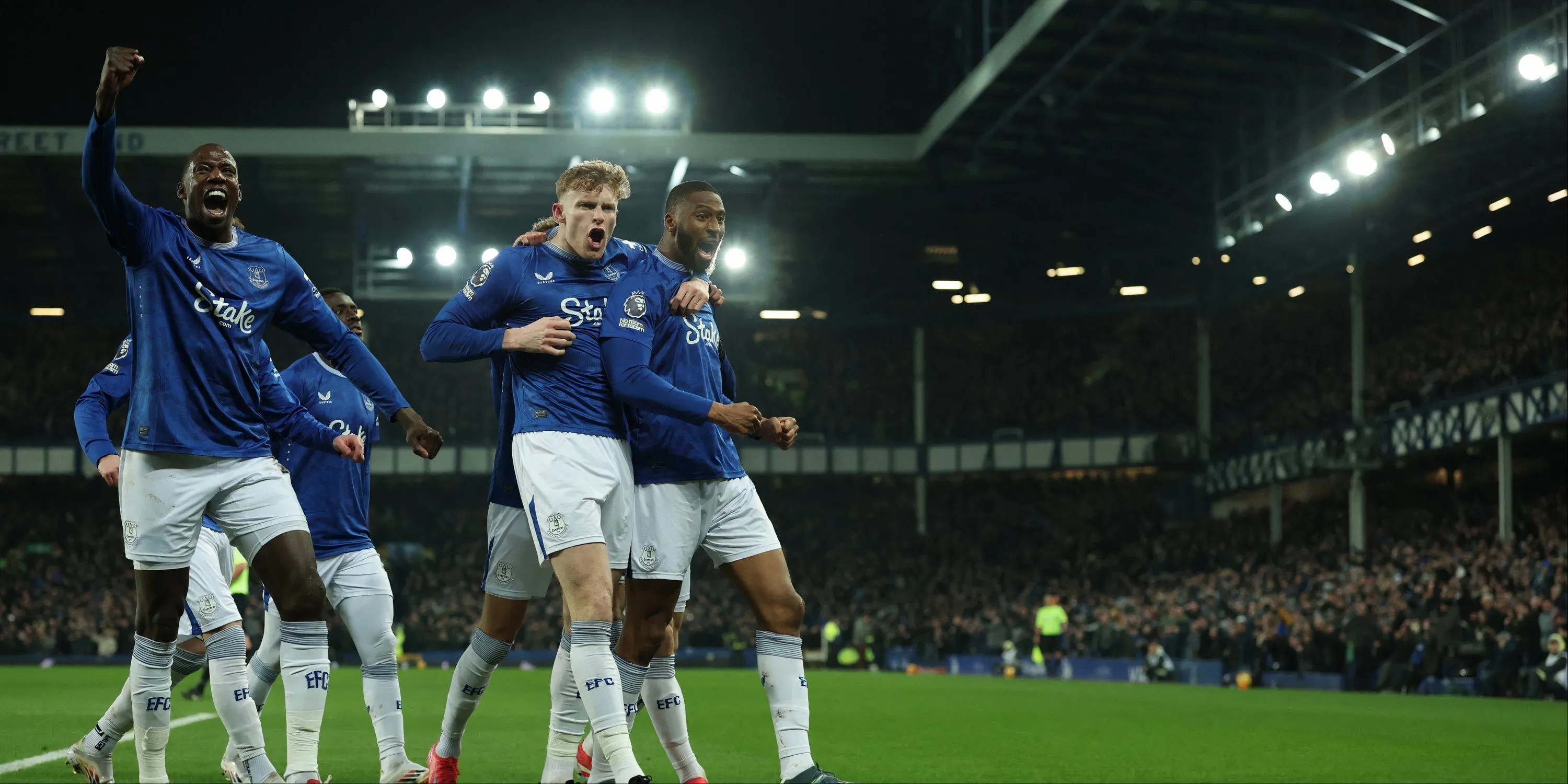 Hậu vệ Jarrad Branthwaite của Everton, cầu thủ đang được nhiều đội bóng quan tâm.