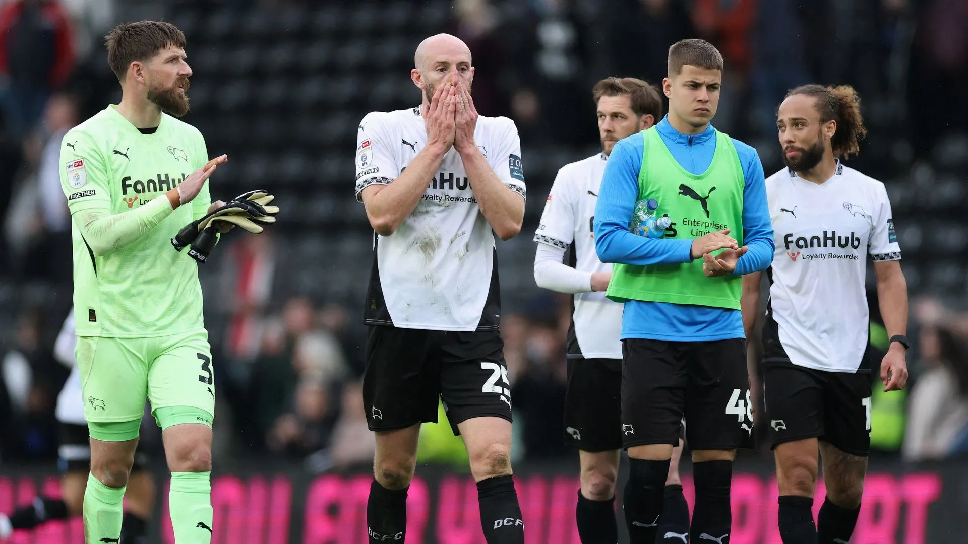 Hậu vệ Matt Clarke trong màu áo Derby County