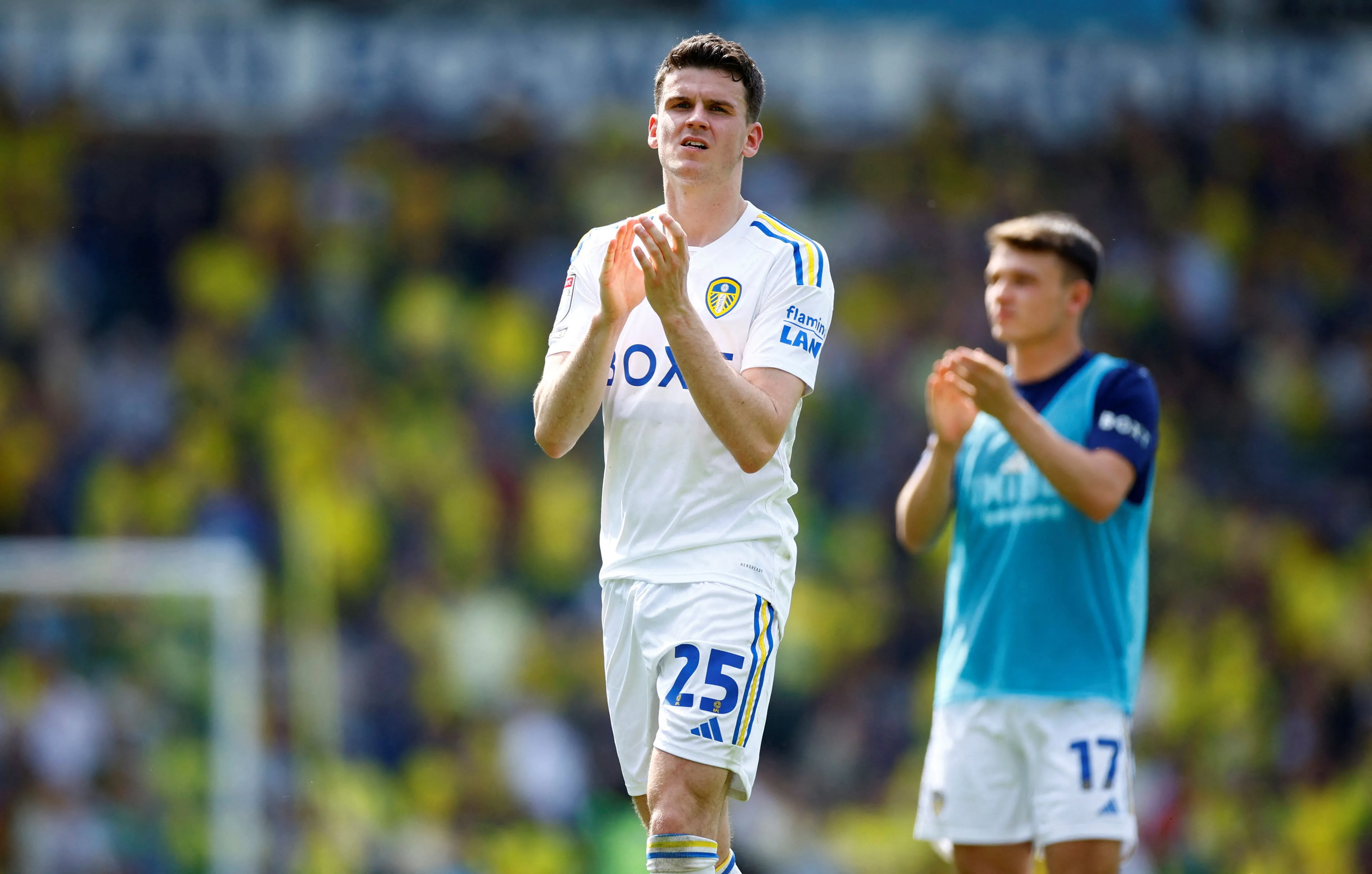 Hậu vệ Sam Byram trong màu áo Leeds United thi đấu