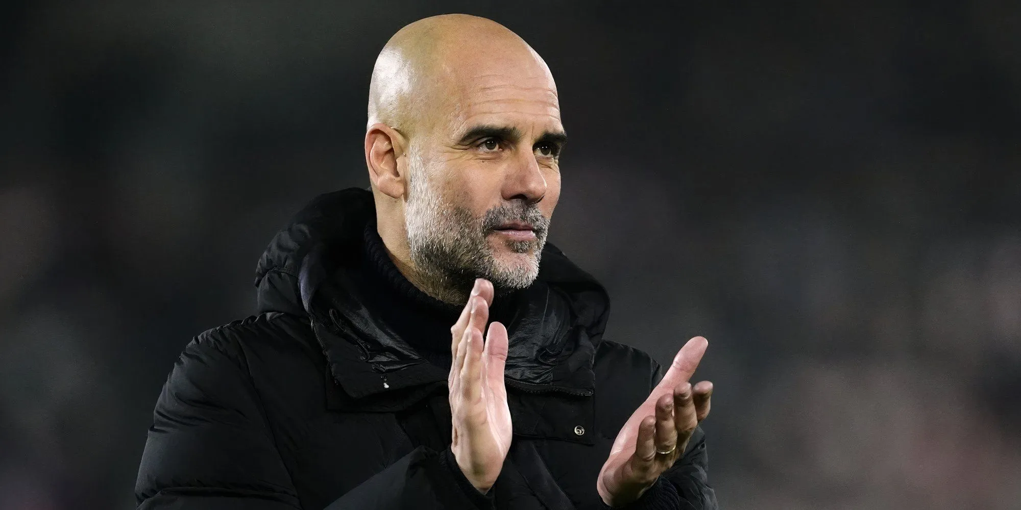 HLV Pep Guardiola vỗ tay tán thưởng