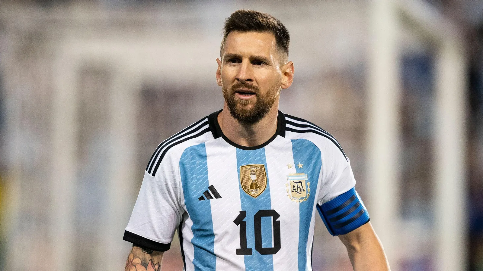 Huyền thoại Lionel Messi, sản phẩm ưu tú của La Masia, trong màu áo đội tuyển Argentina