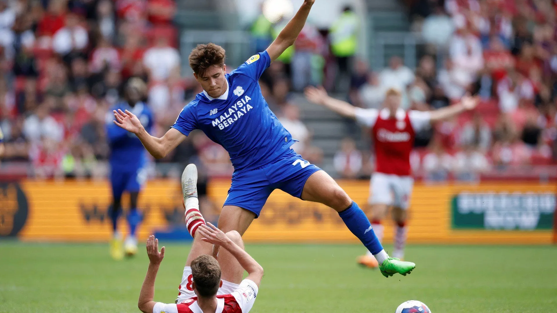Kamari Doyle trong màu áo Crawley Town