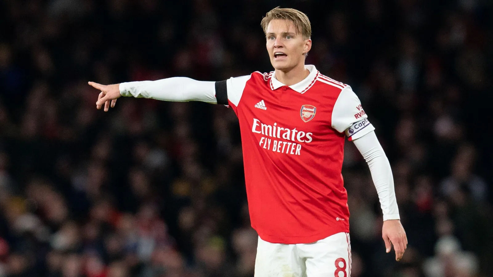 Martin Odegaard ăn mừng bàn thắng cho Arsenal