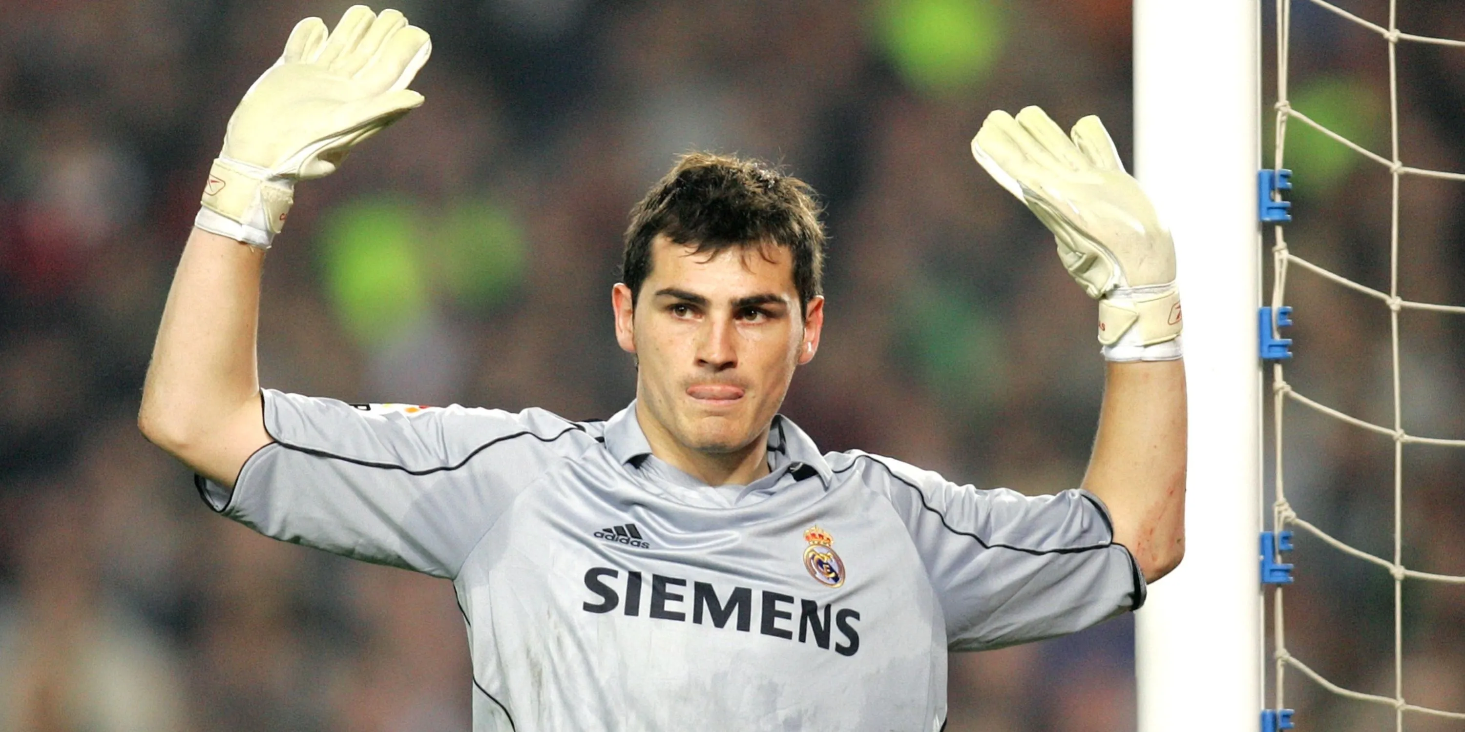 Thủ môn huyền thoại Iker Casillas trong màu áo Real Madrid