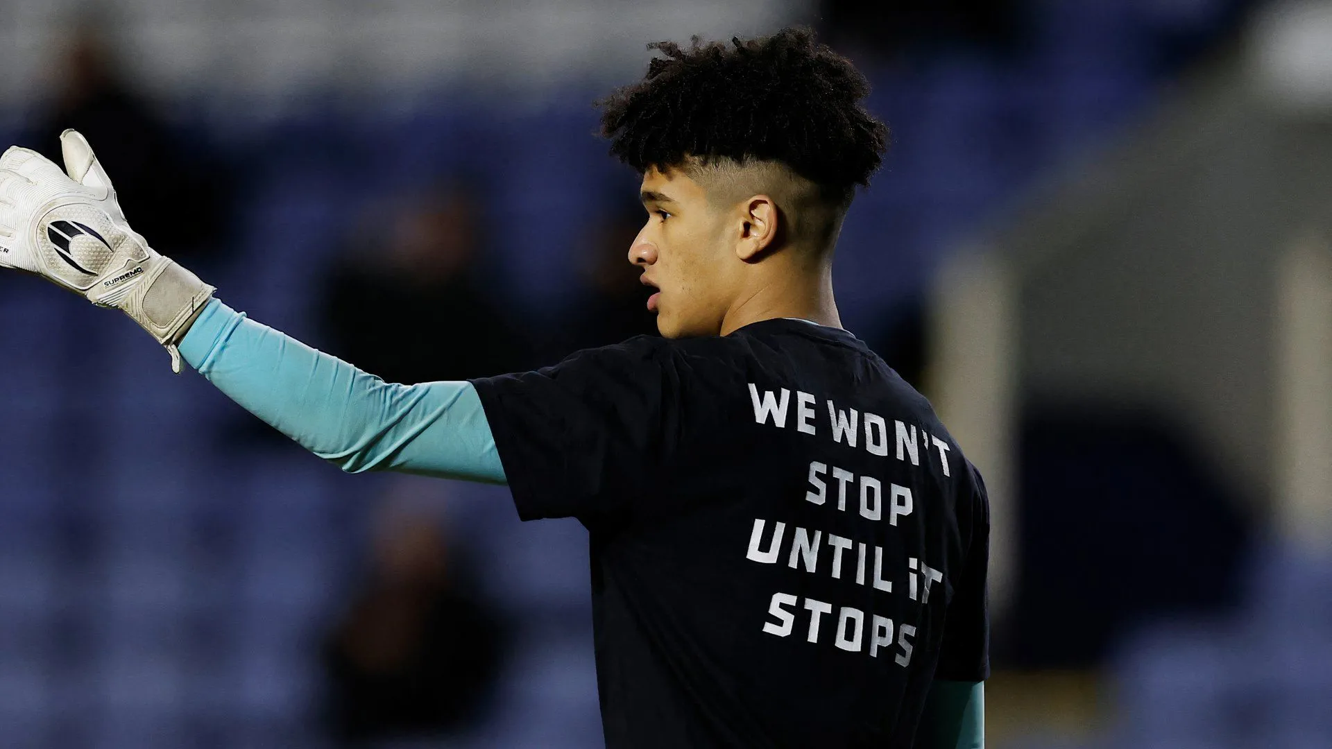 Thủ môn trẻ Pierce Charles trong màu áo Sheffield Wednesday