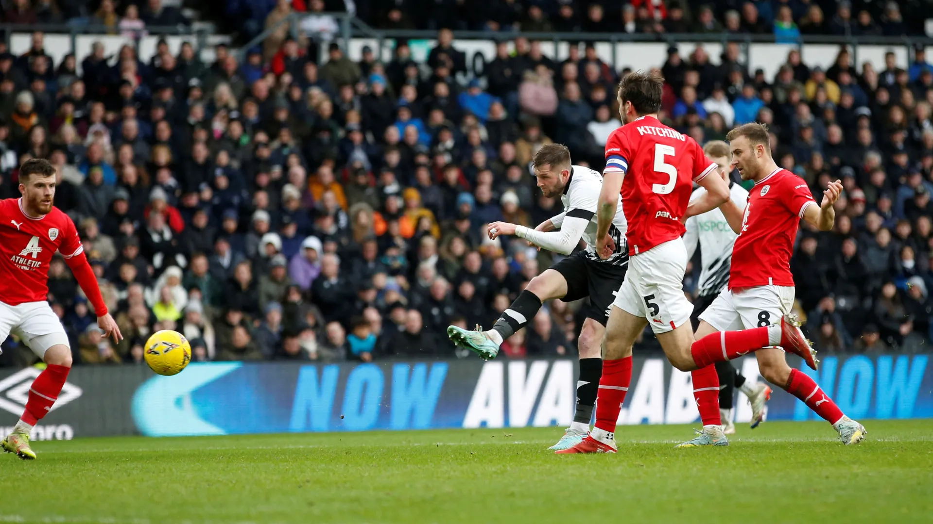 Tiền vệ Tom Barkhuizen trong màu áo Derby County mùa giải 2024/25