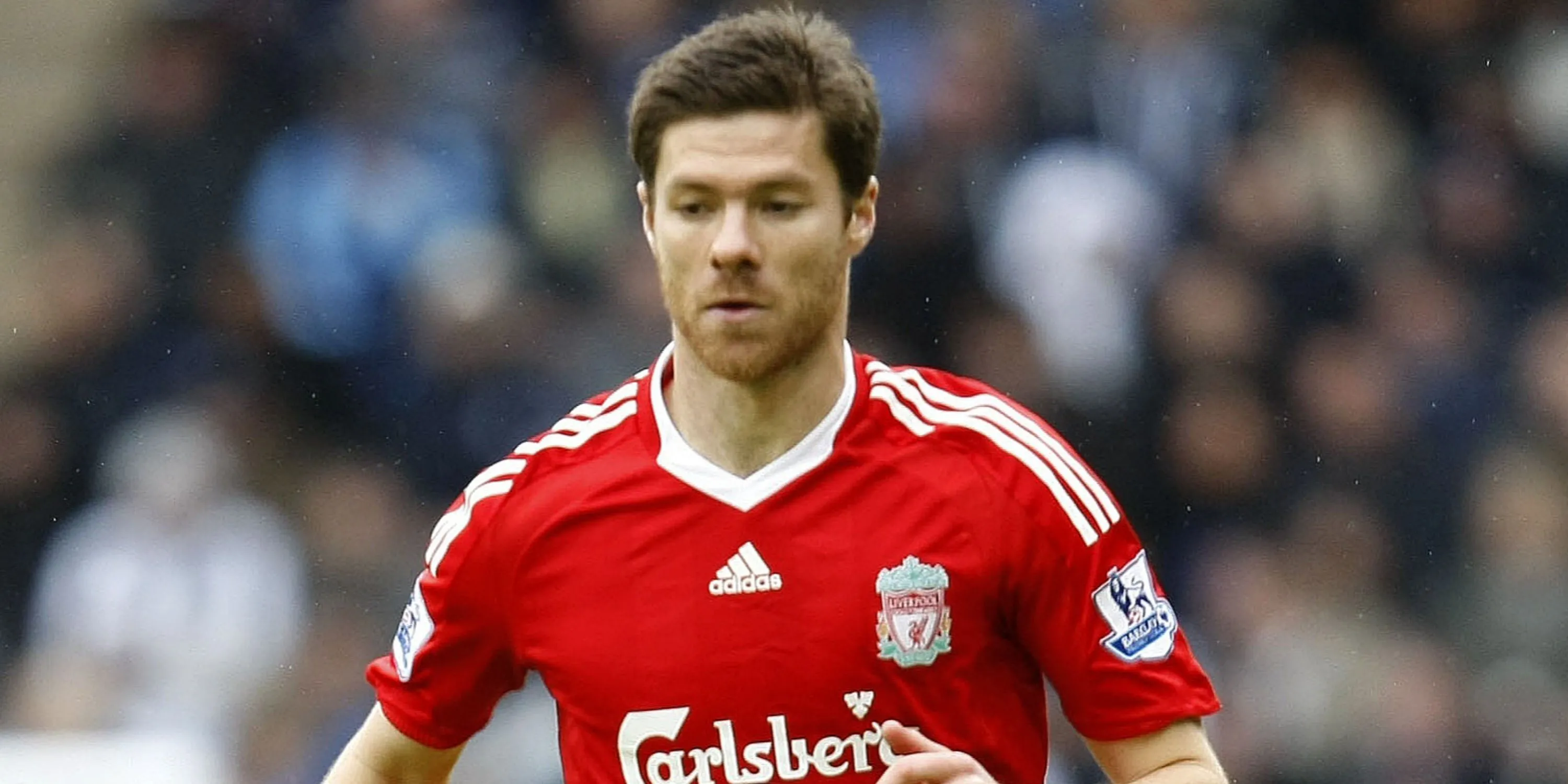 Tiền vệ Xabi Alonso thời còn khoác áo Liverpool