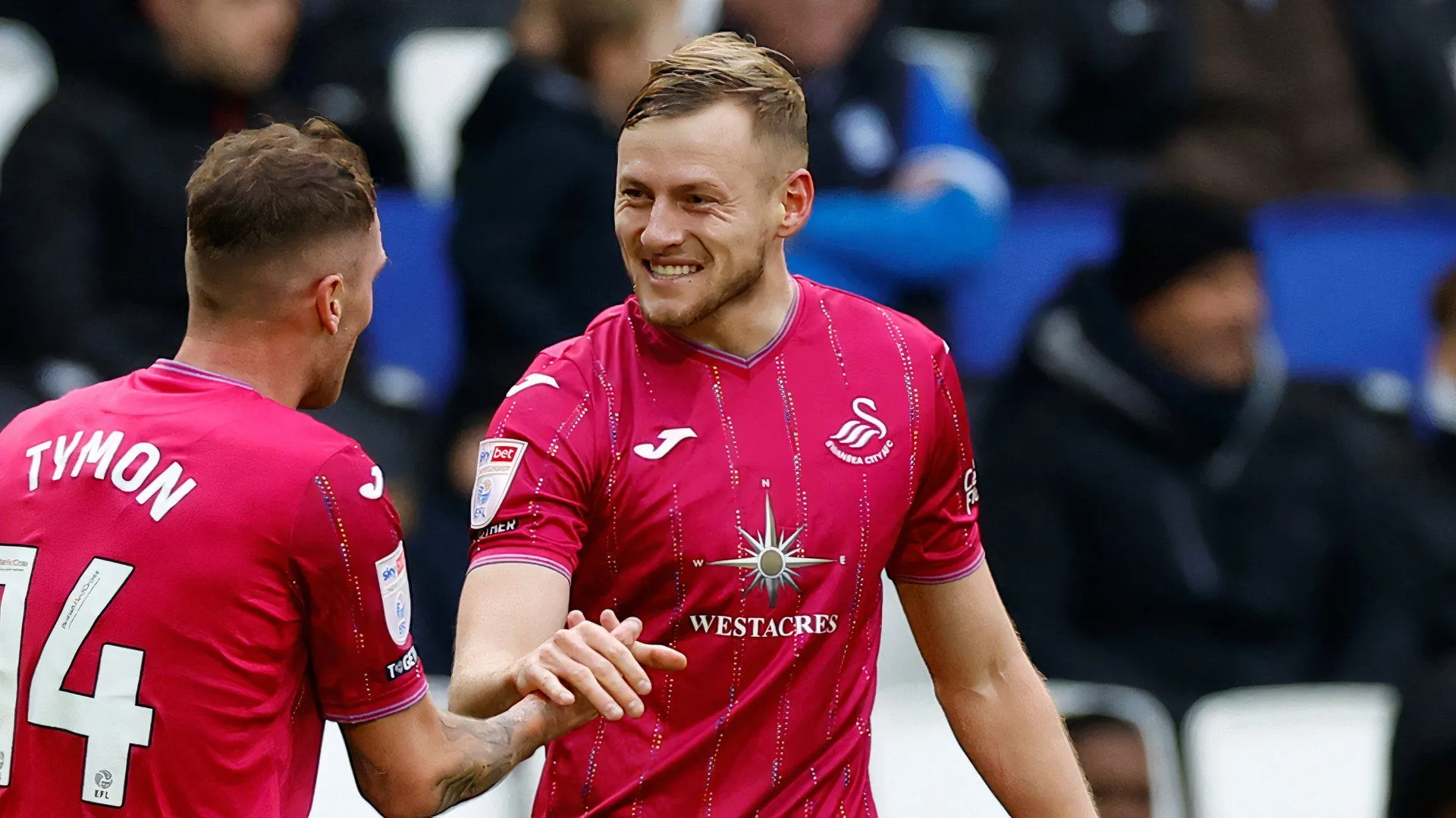 Trung vệ Harry Darling trong trận đấu cho Swansea City
