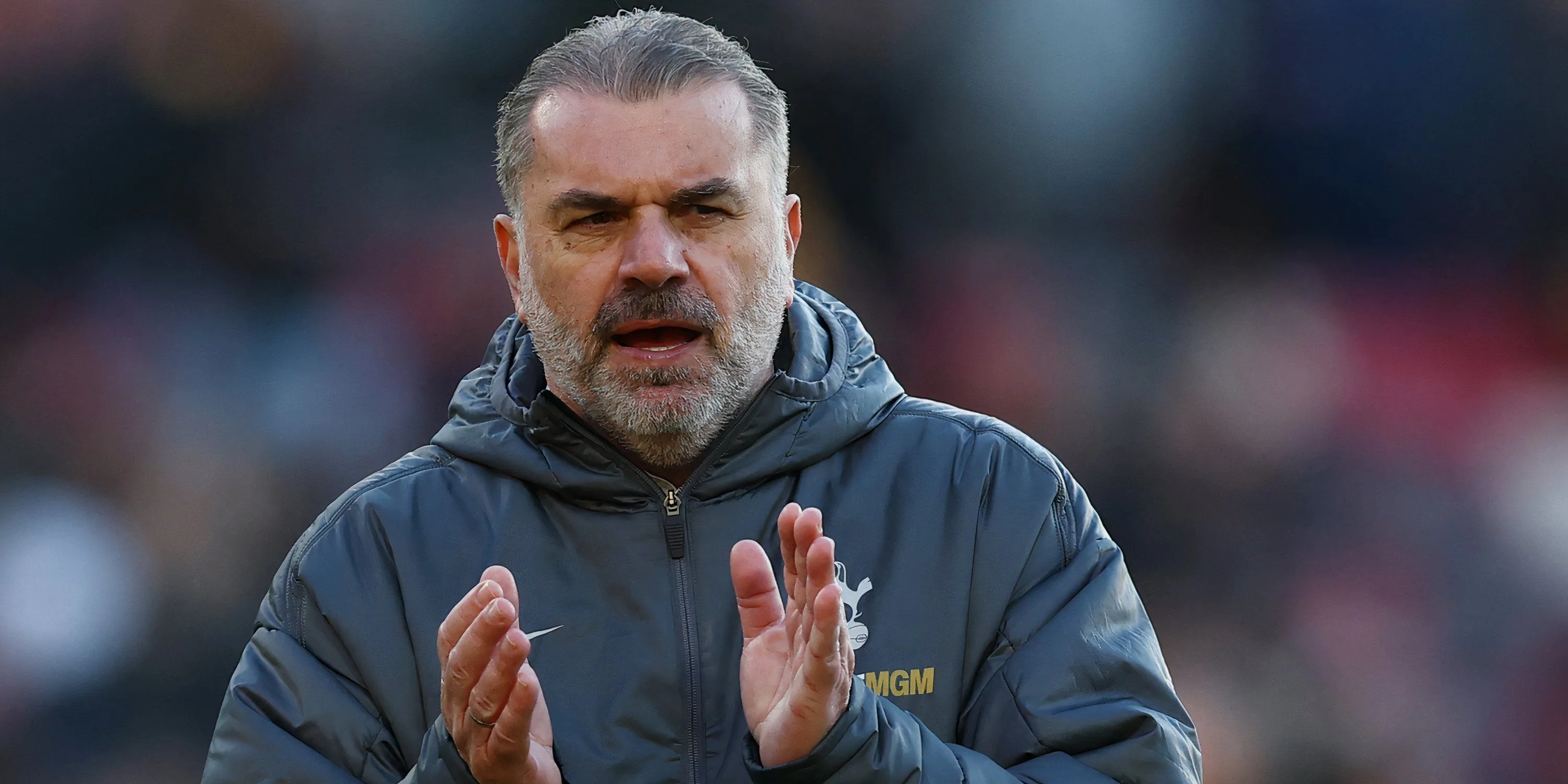HLV Ange Postecoglou của Tottenham trong một trận đấu