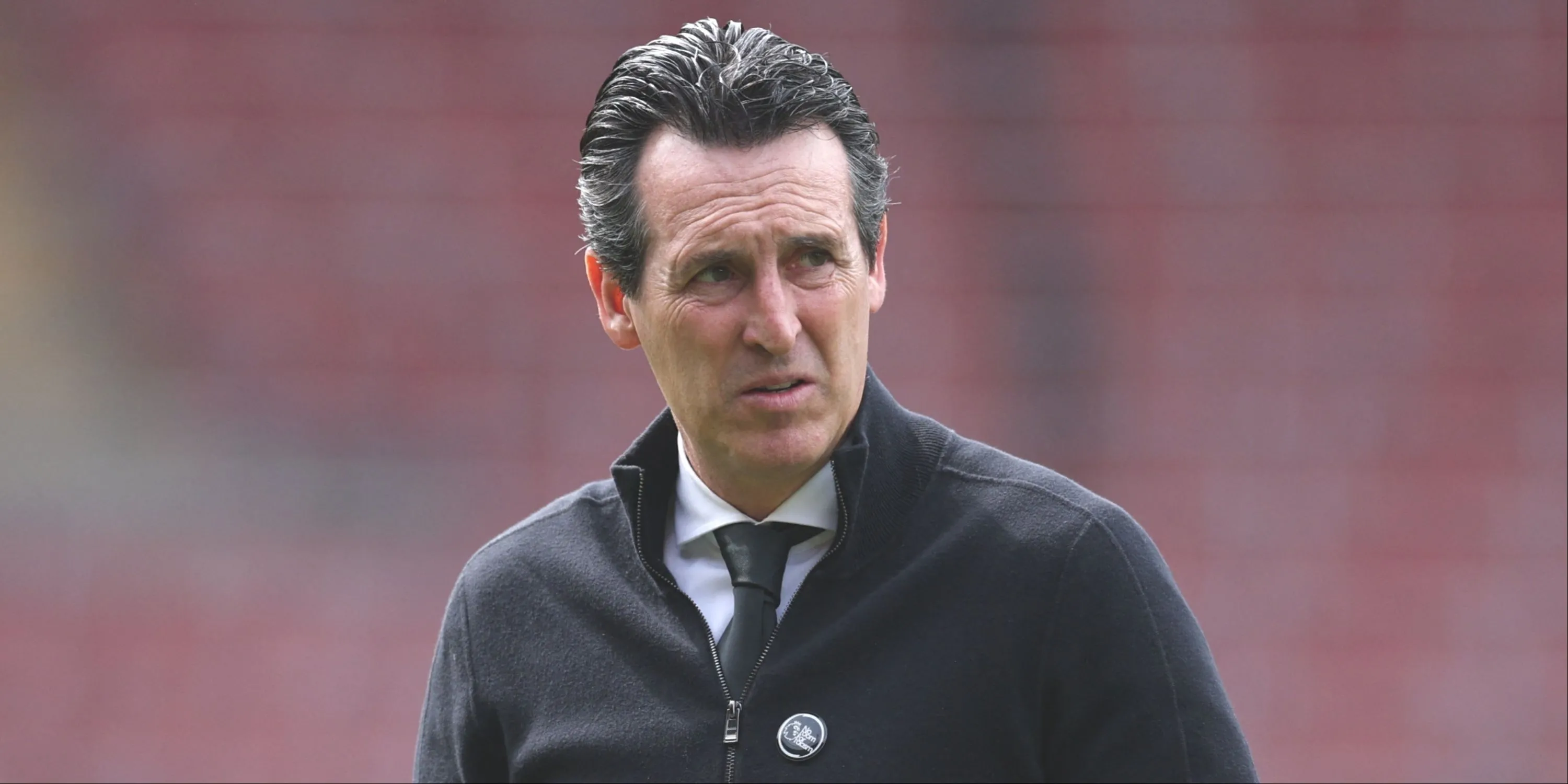 Huấn luyện viên Unai Emery của Aston Villa chỉ đạo trên sân
