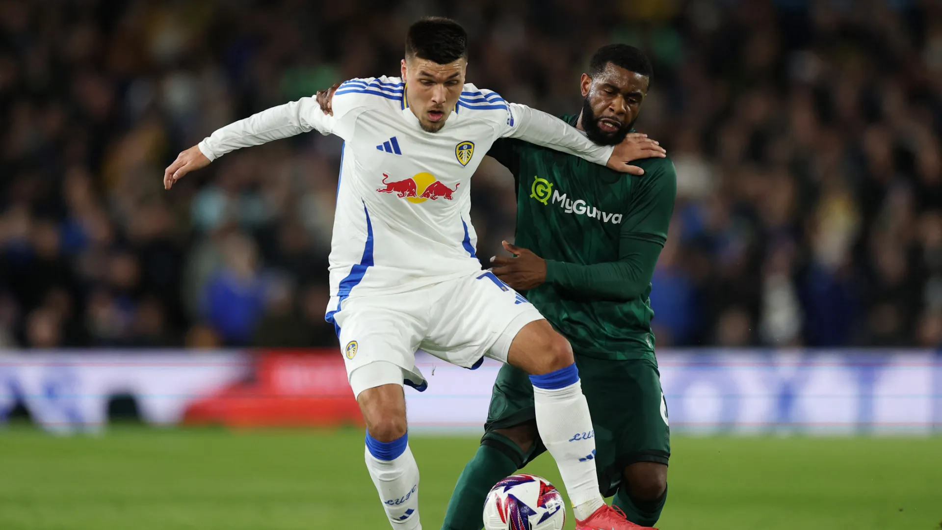 Japhet Tanganga tập luyện cùng Millwall
