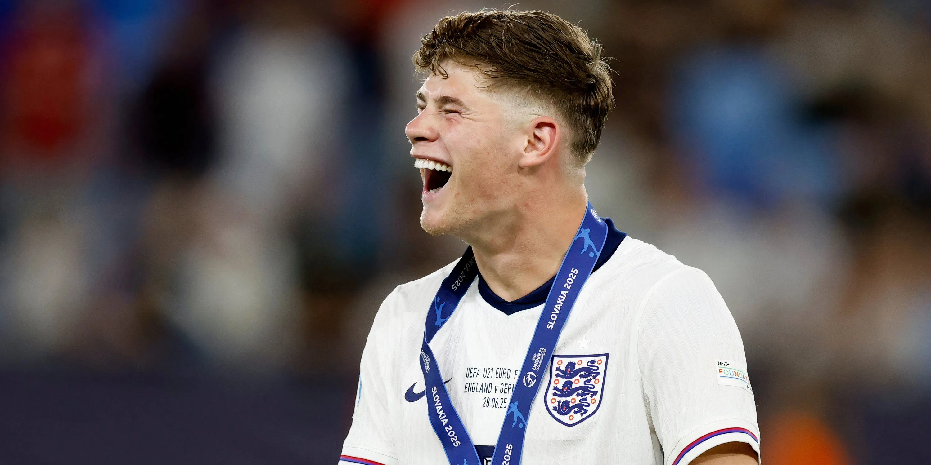 Cầu thủ Charlie Cresswell của Toulouse