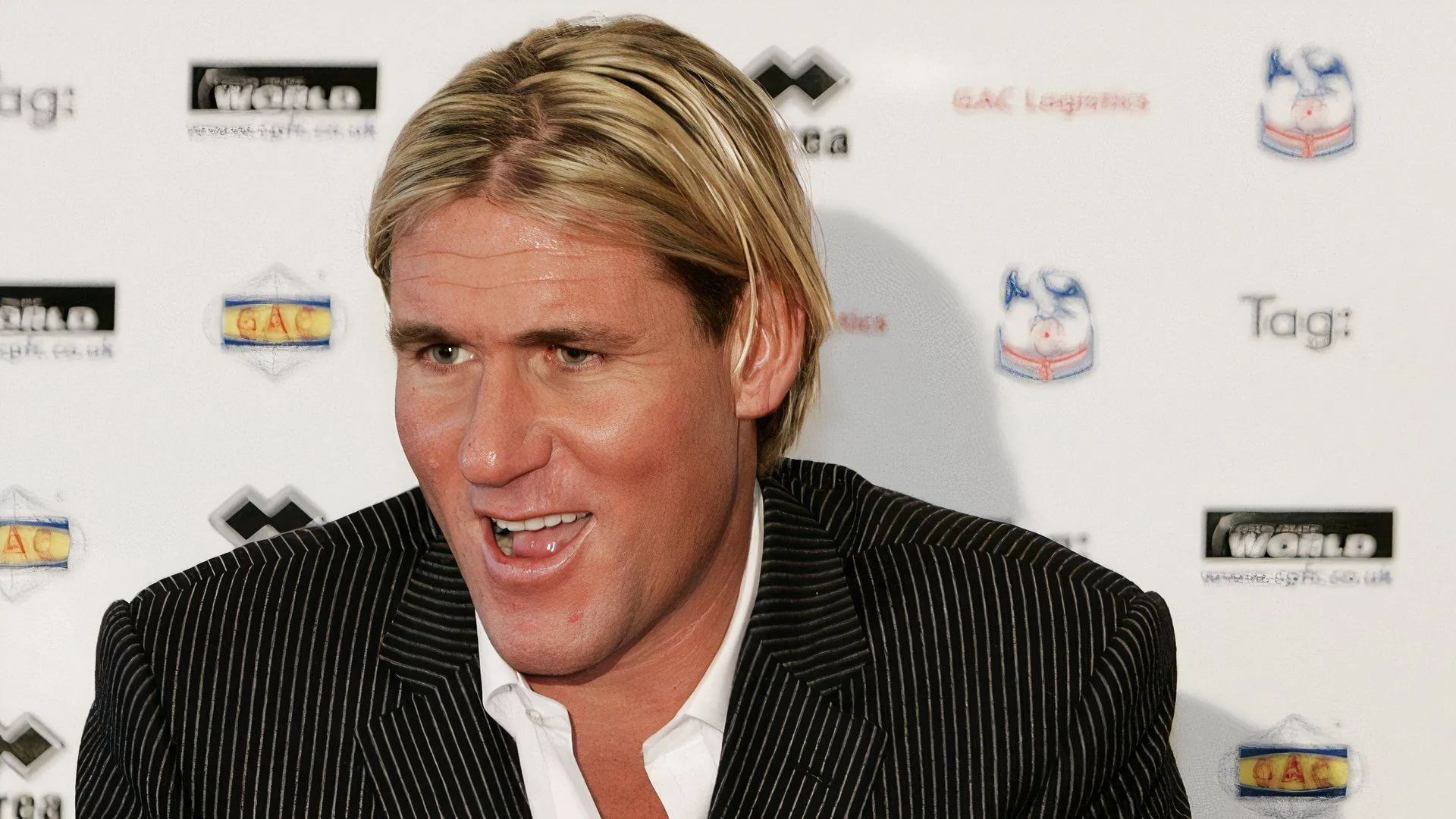 Chuyên gia bóng đá Simon Jordan trên truyền hình