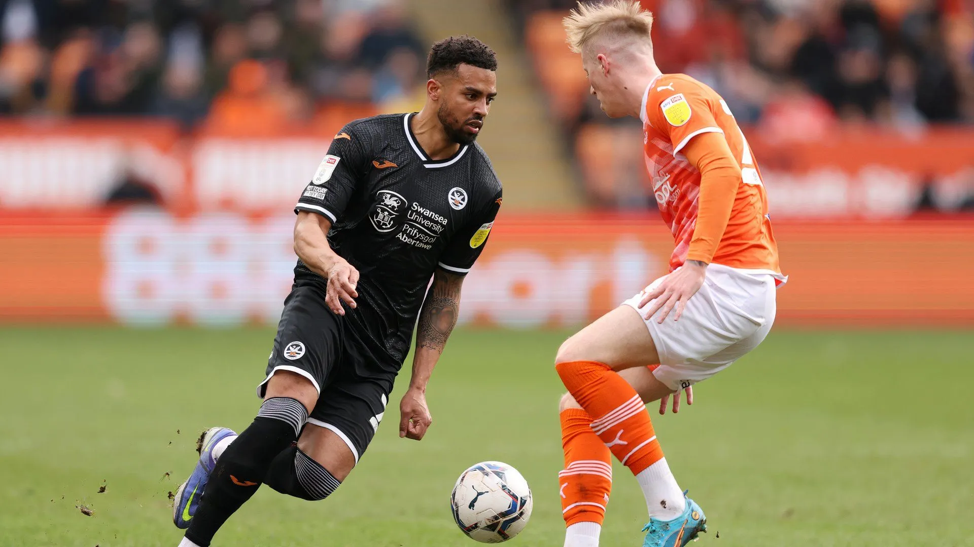 Cyrus Christie thể hiện kinh nghiệm và khả năng thi đấu ổn định khi cần thiết cho các đội bóng Championship.
