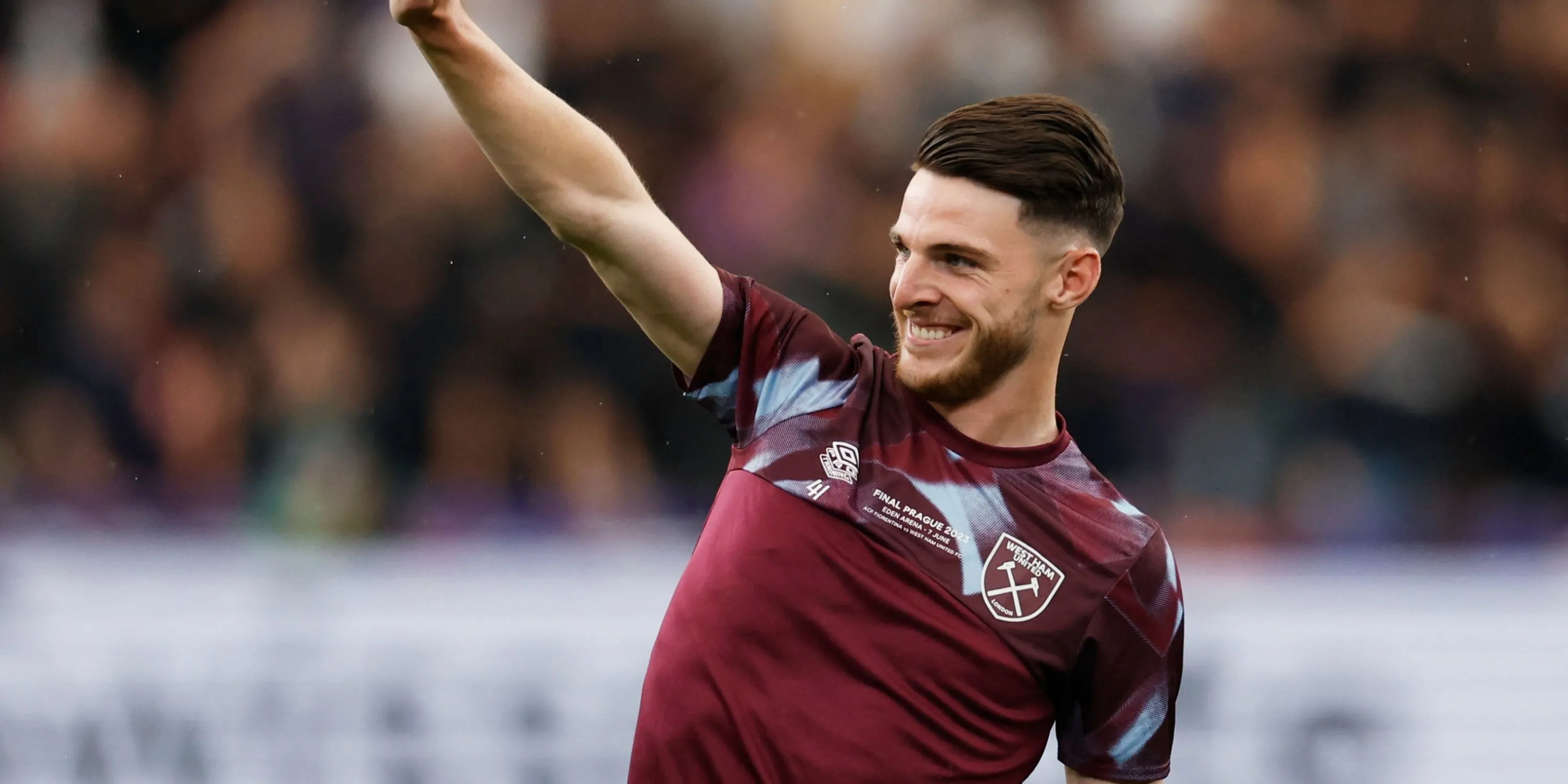 Declan Rice ăn mừng bàn thắng cho West Ham, tiền vệ trụ cột tỏa sáng và được triệu tập lên tuyển Anh.