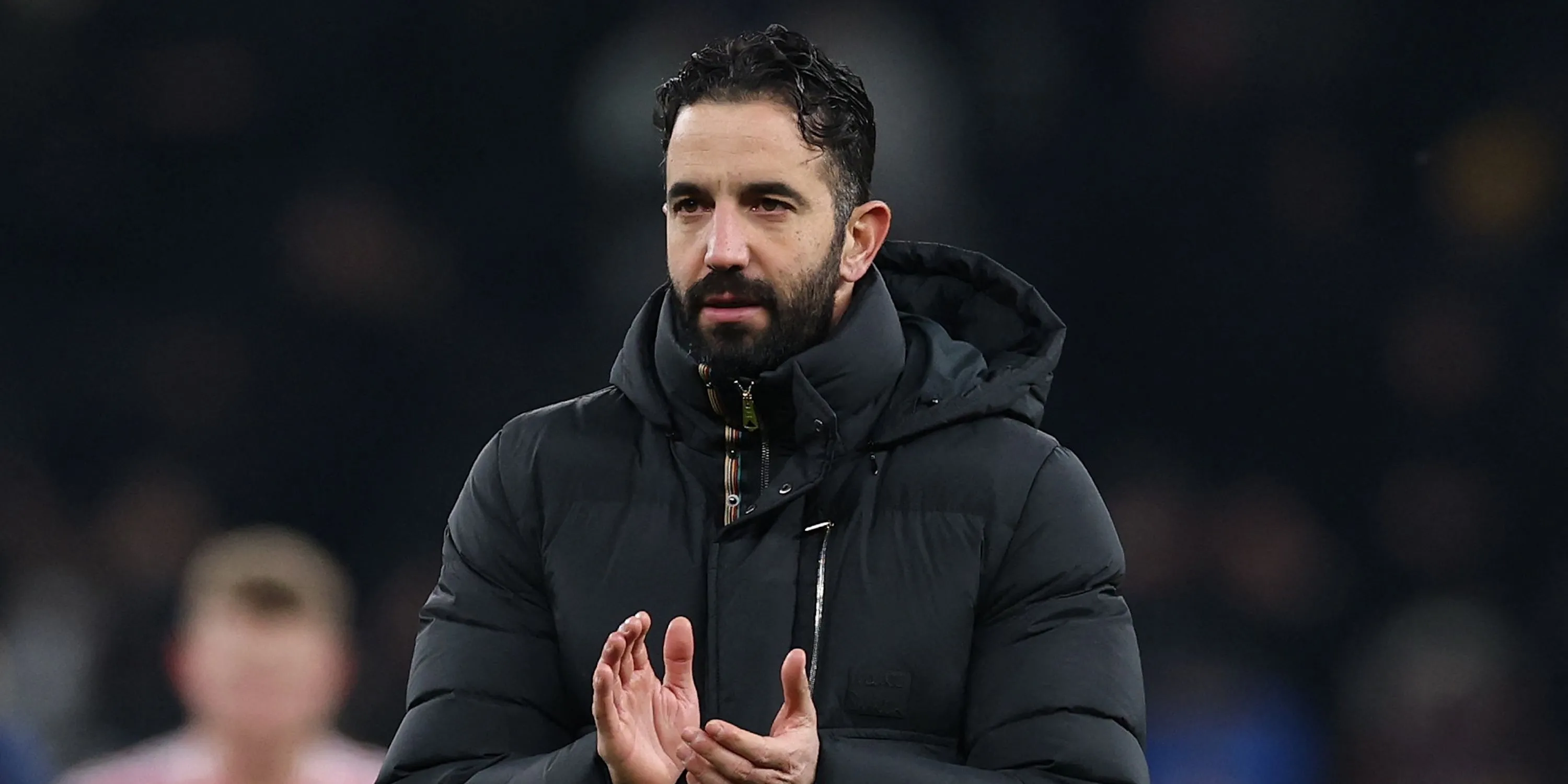 HLV Ruben Amorim, mục tiêu tiềm năng của Manchester United, trong một trận đấu căng thẳng