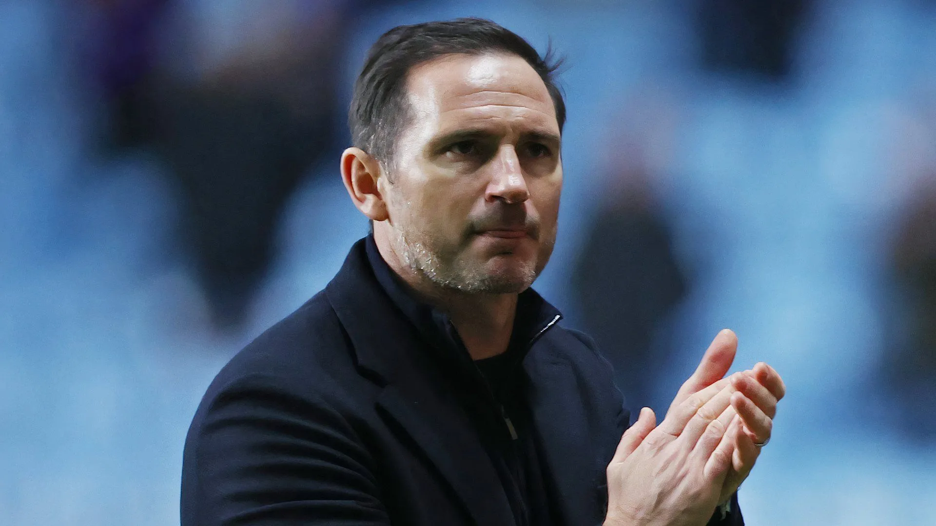 Huấn luyện viên Frank Lampard của Coventry City trên đường biên