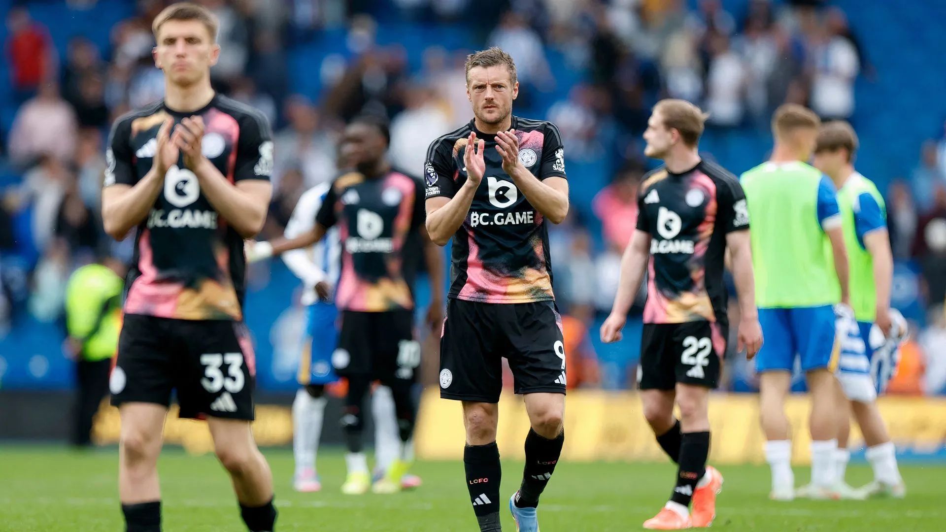Jamie Vardy chia tay các đồng đội Leicester City sau 13 năm gắn bó