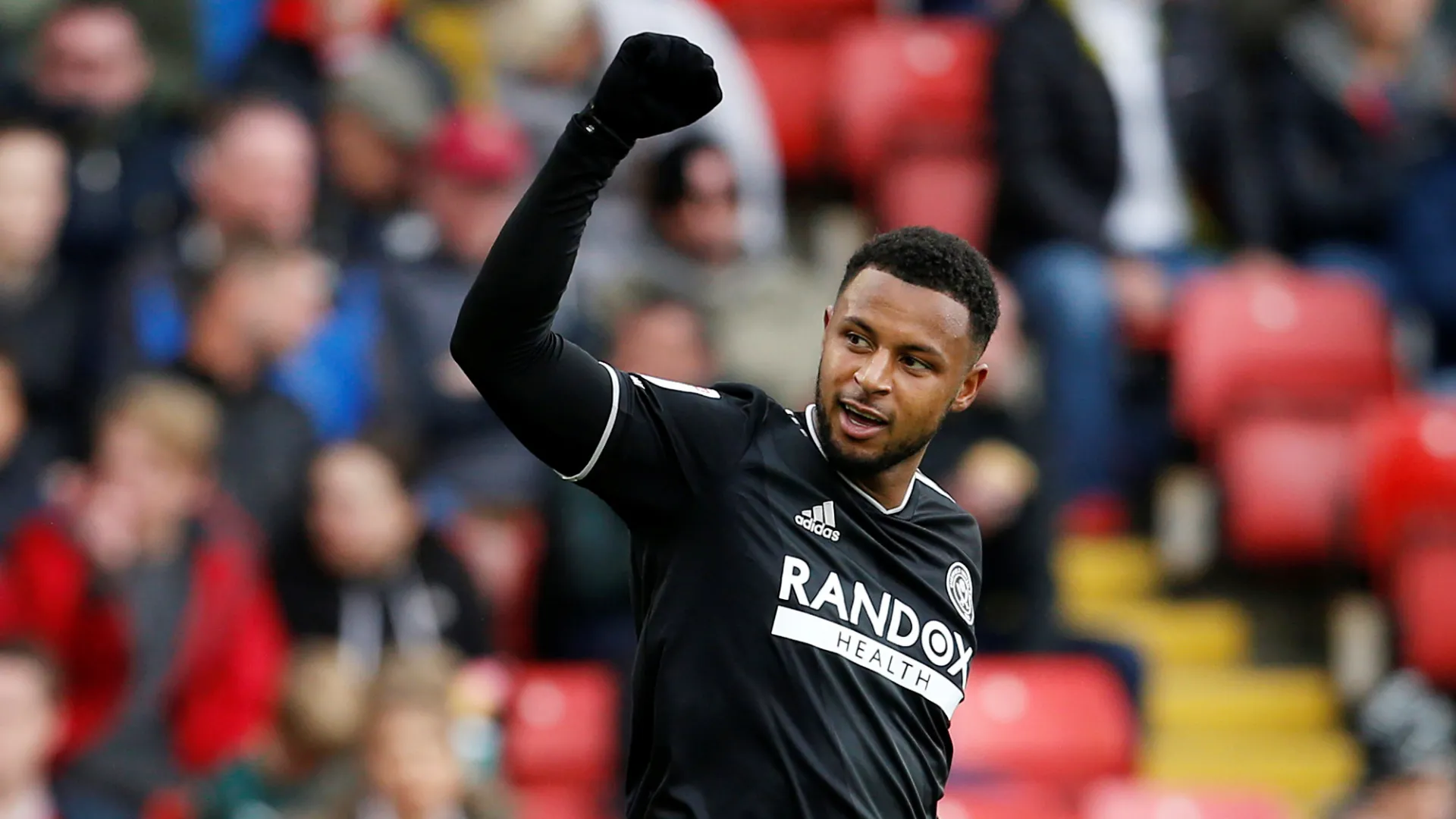 Lys Mousset trên sân Bramall Lane, biểu tượng cho bản hợp đồng kỷ lục thất bại của Sheffield United