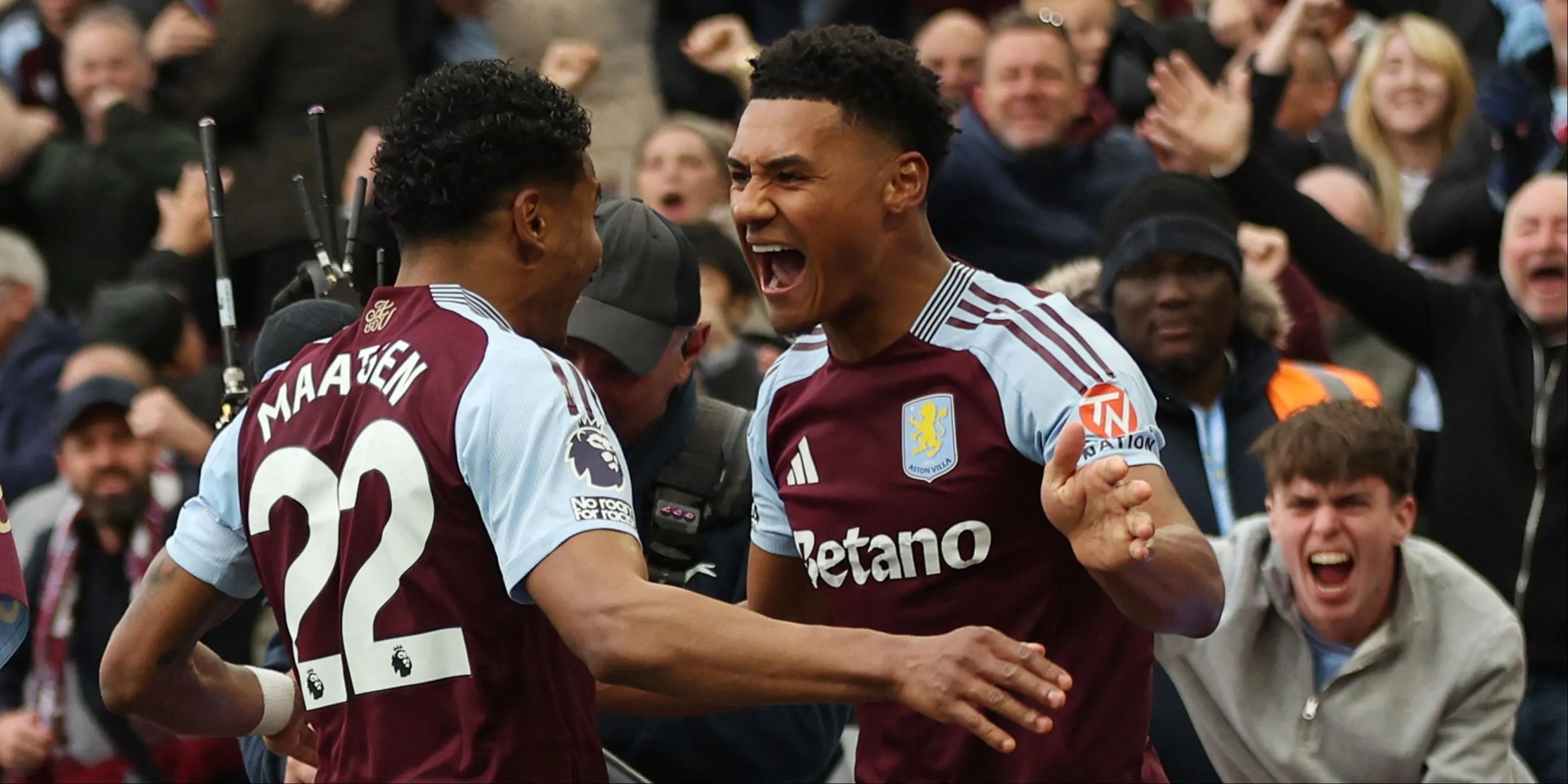 Ollie Watkins thi đấu cho Aston Villa