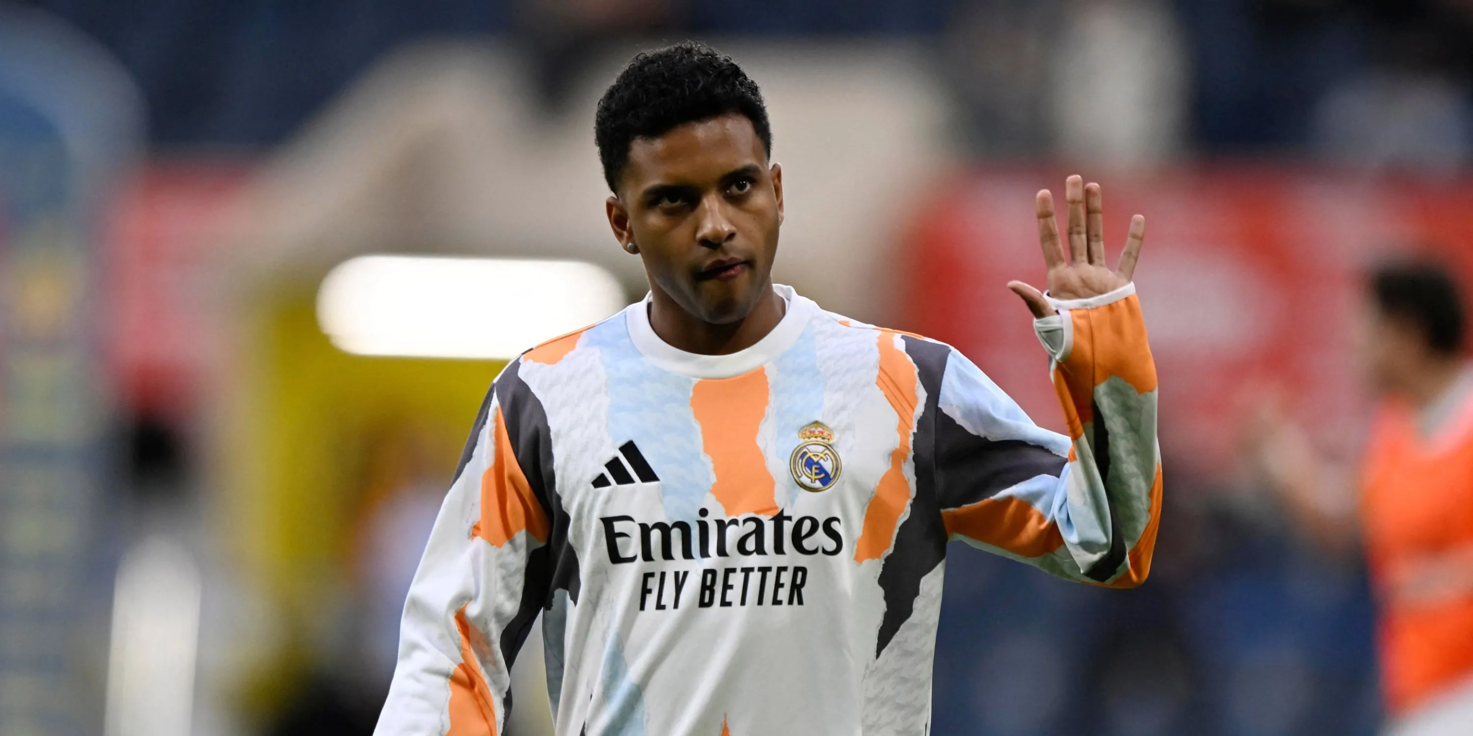 Rodrygo dứt điểm mạnh mẽ, minh chứng cho khả năng ghi bàn và tác động tấn công mà HLV Thomas Frank mong muốn ở Tottenham