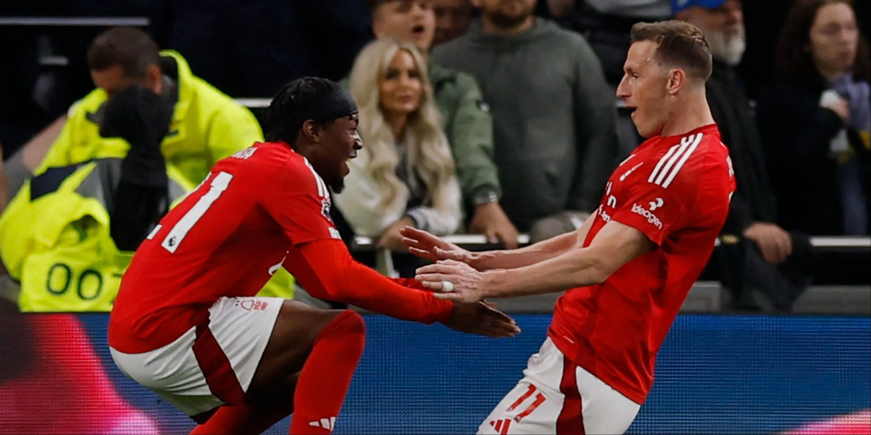 Tiền đạo Chris Wood và cầu thủ chạy cánh Anthony Elanga khi còn thi đấu cho Nottingham Forest