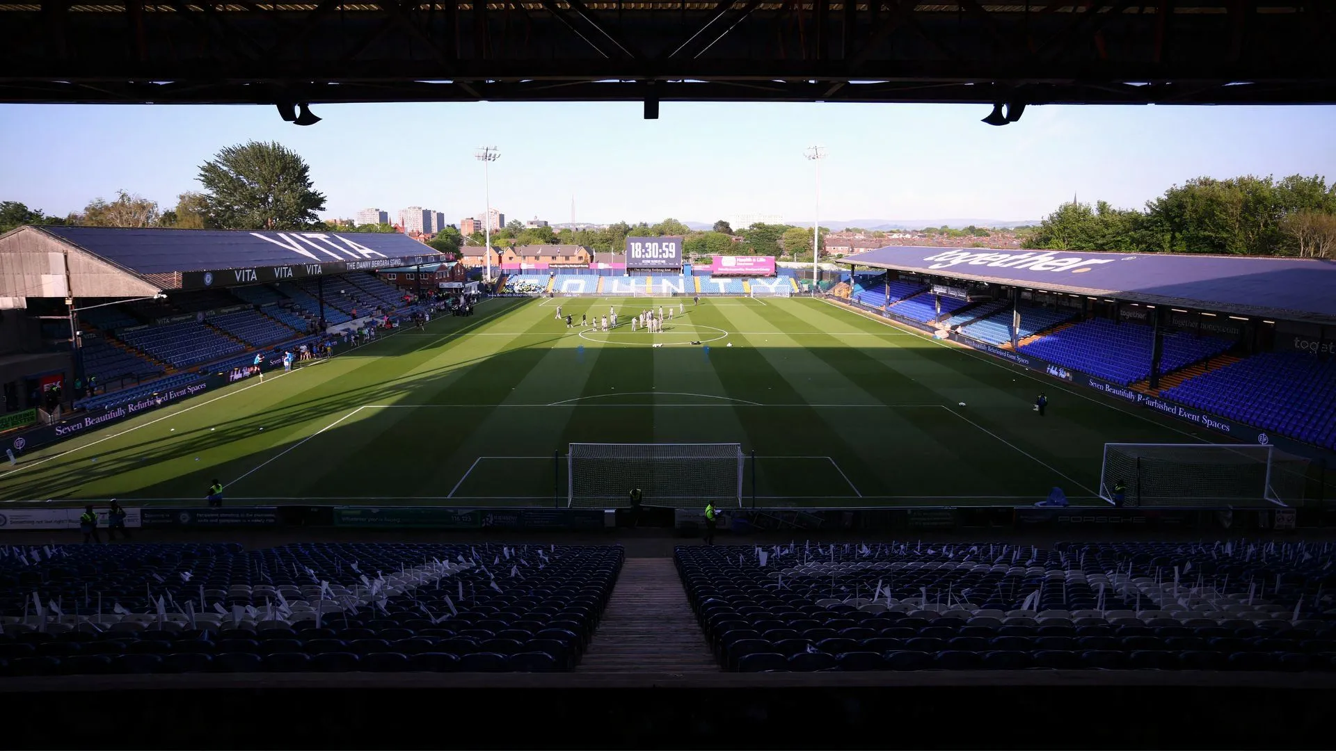 Toàn cảnh sân vận động Edgeley Park của Stockport County
