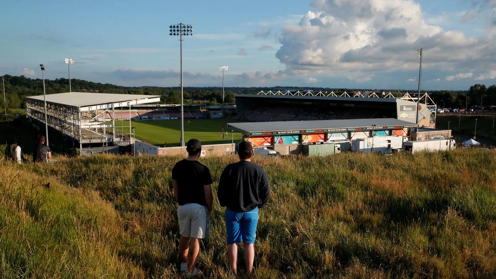 Toàn cảnh sân vận động Sixfields của Northampton Town