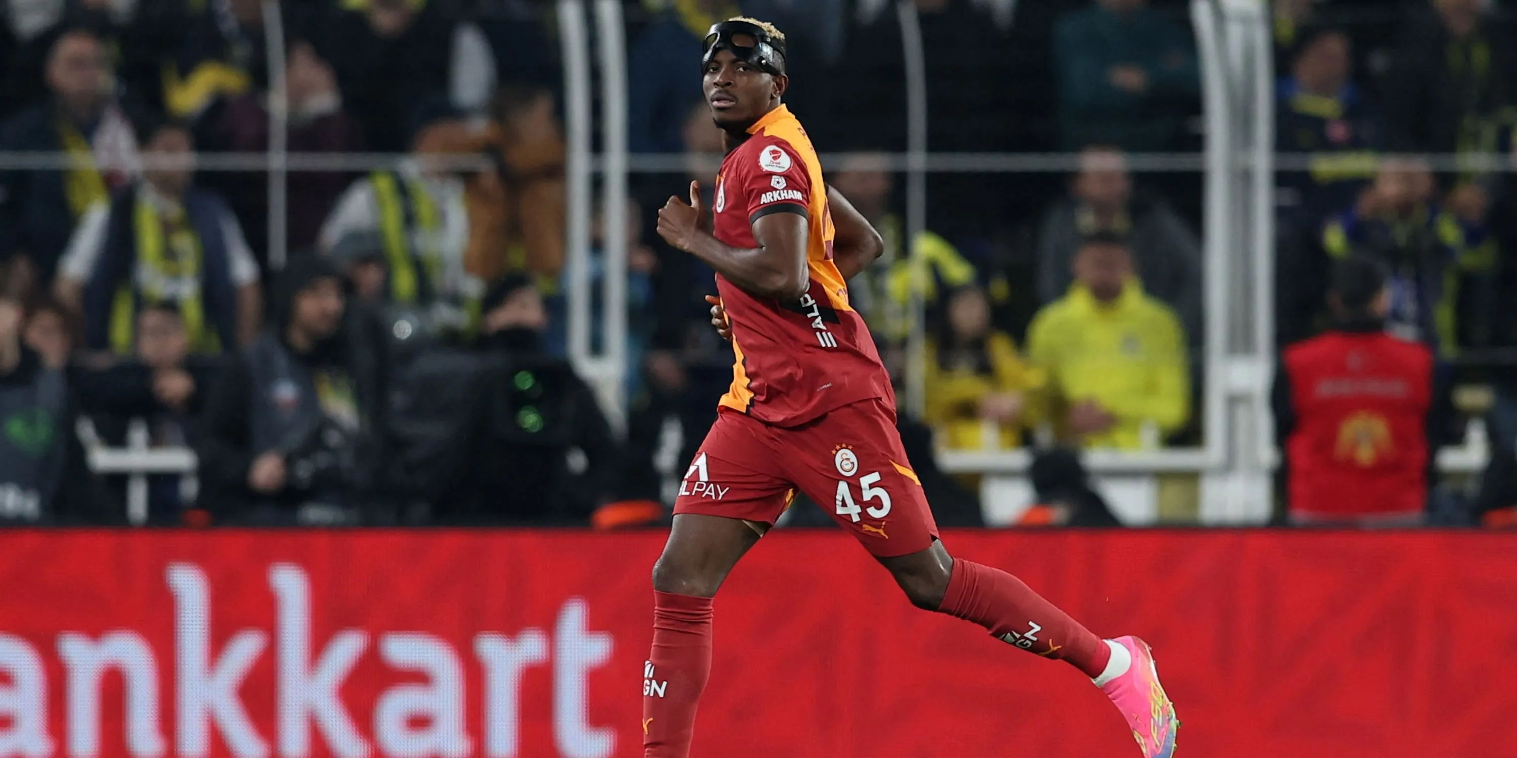 Victor Osimhen ăn mừng bàn thắng