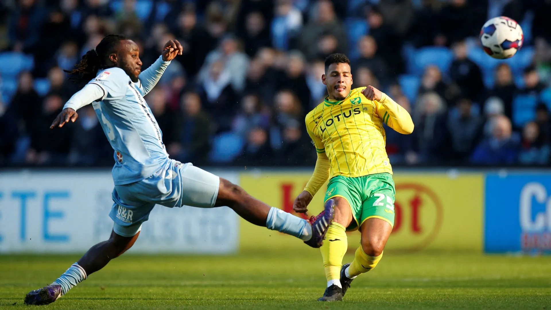 Onel Hernandez, cựu cầu thủ chạy cánh của Norwich City, người được đồn đoán có liên hệ với Sheffield Wednesday nhưng thương vụ gặp khó khăn do quy định của EFL.
