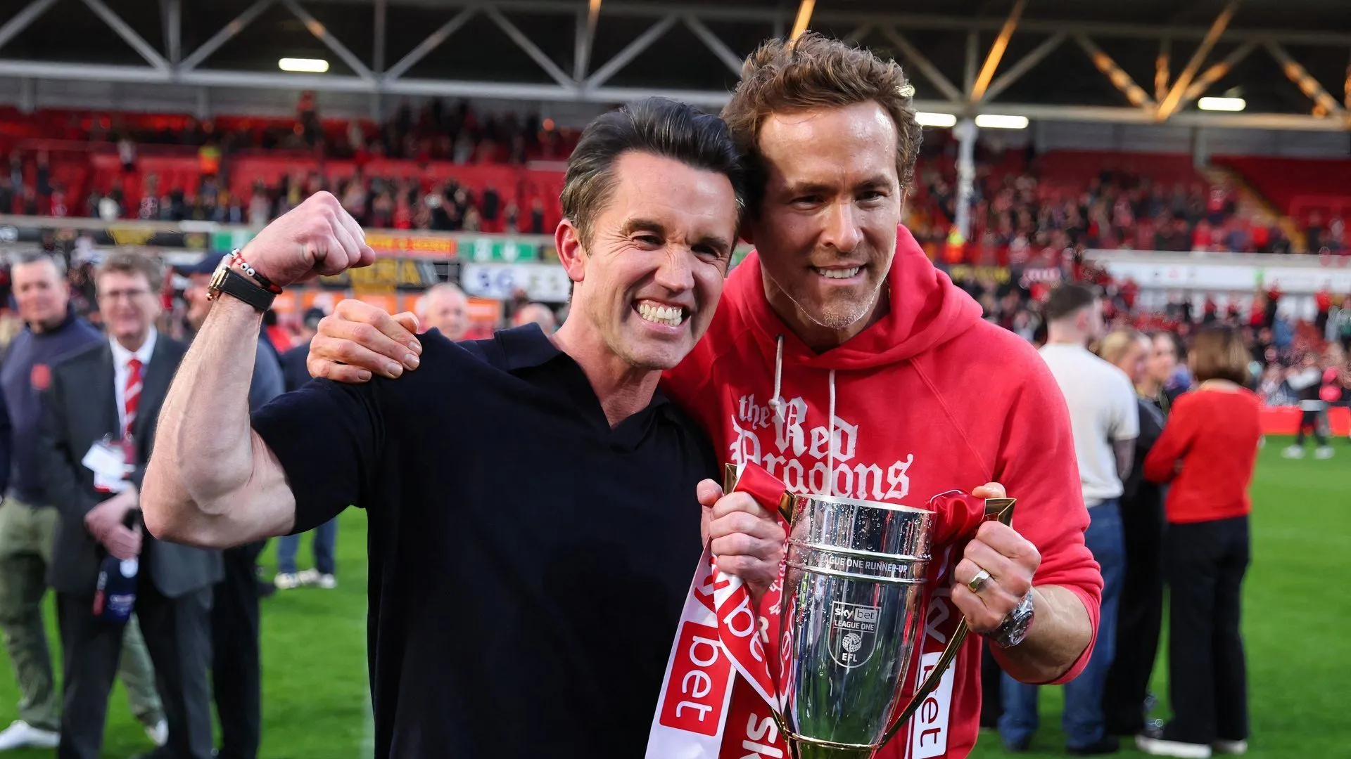Bộ đôi ông chủ Hollywood Ryan Reynolds và Rob McElhenney đang đầu tư mạnh vào Wrexham để đưa CLB lên tầm cao mới.