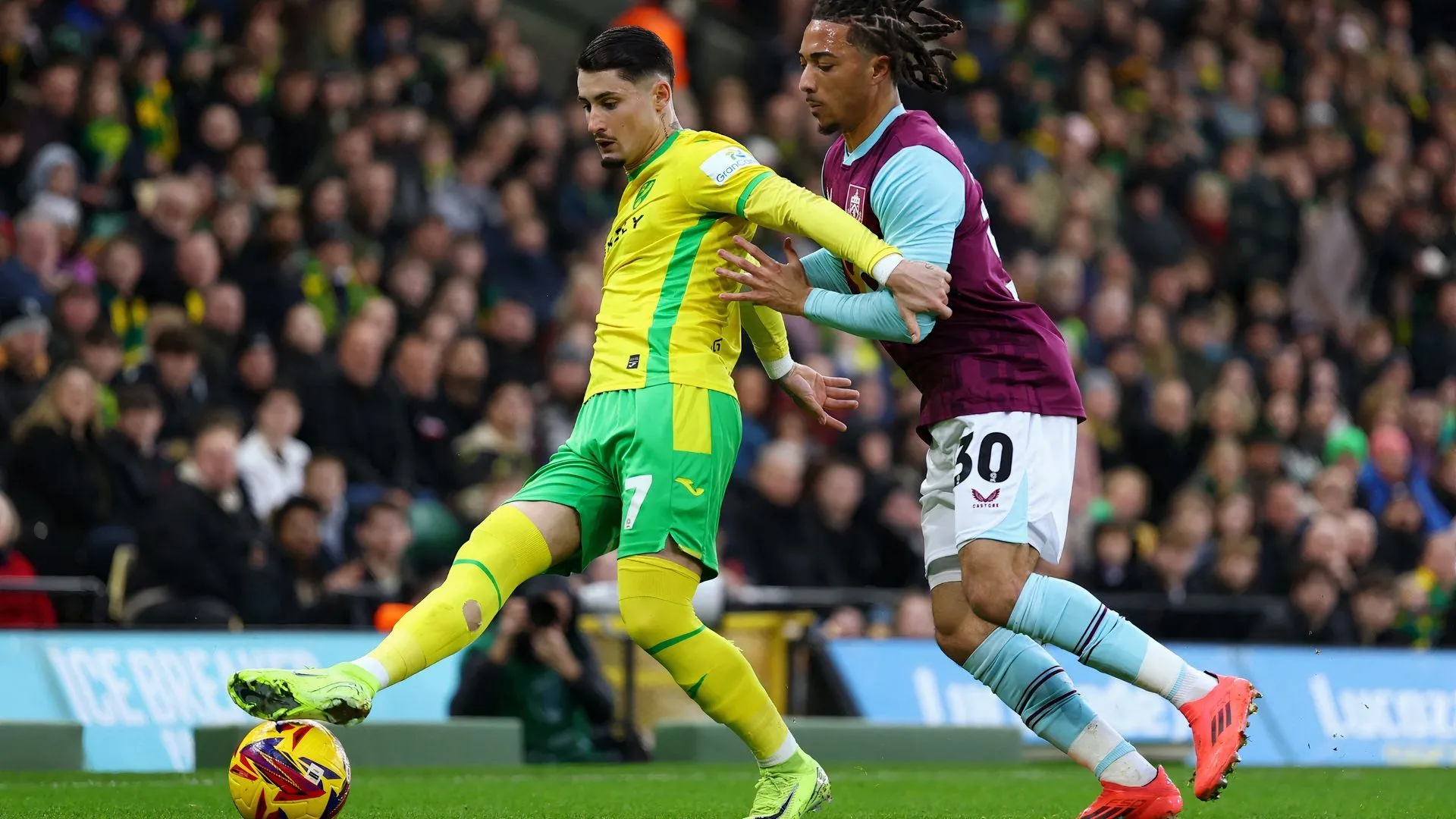 Borja Sainz khi còn thi đấu cho Norwich City, một cầu thủ đầy triển vọng chuẩn bị chinh phục Europa League cùng Porto.