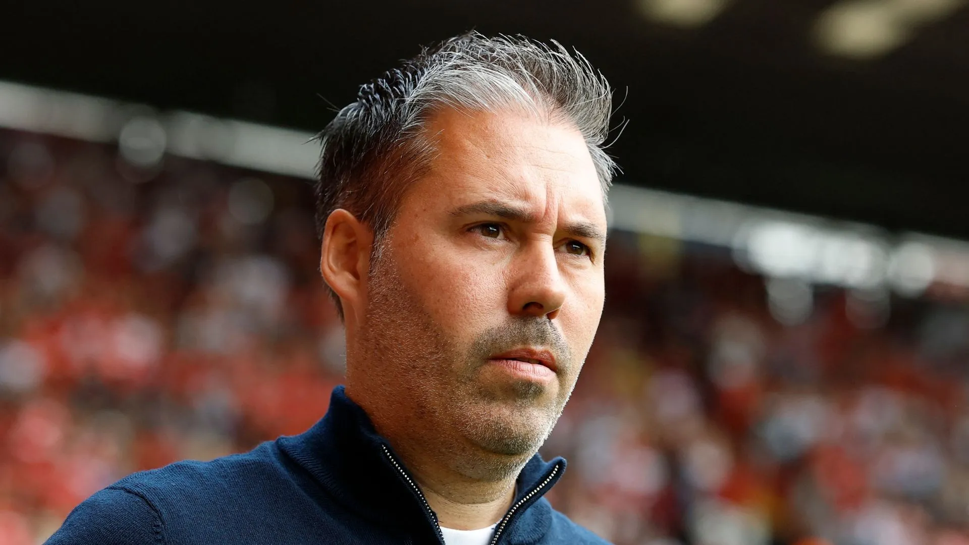 HLV Marti Cifuentes rạng rỡ trên băng ghế chỉ đạo của Leicester City trong khởi đầu mùa giải ấn tượng