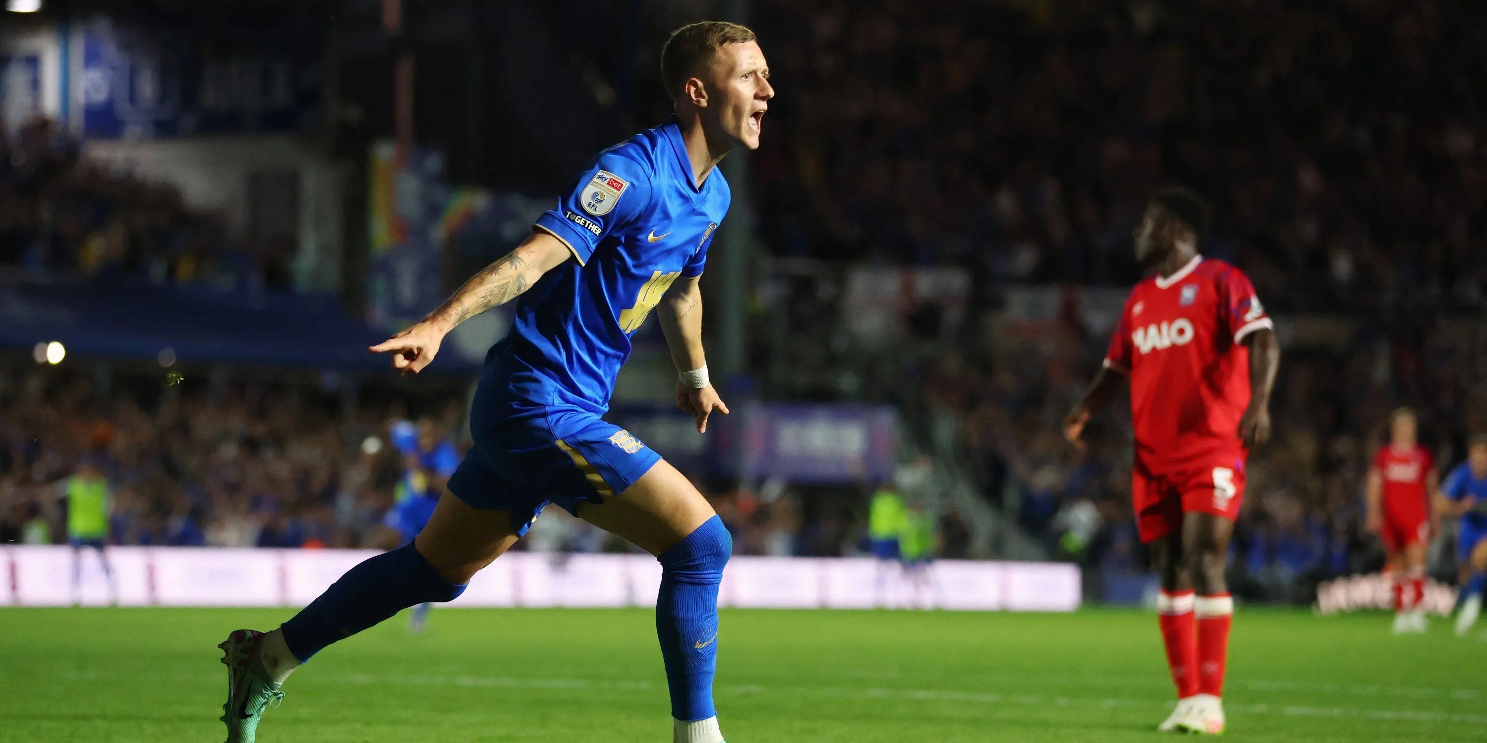 Jay Stansfield, tiền đạo chủ lực của Birmingham City, ăn mừng bàn thắng quan trọng tại St Andrew's