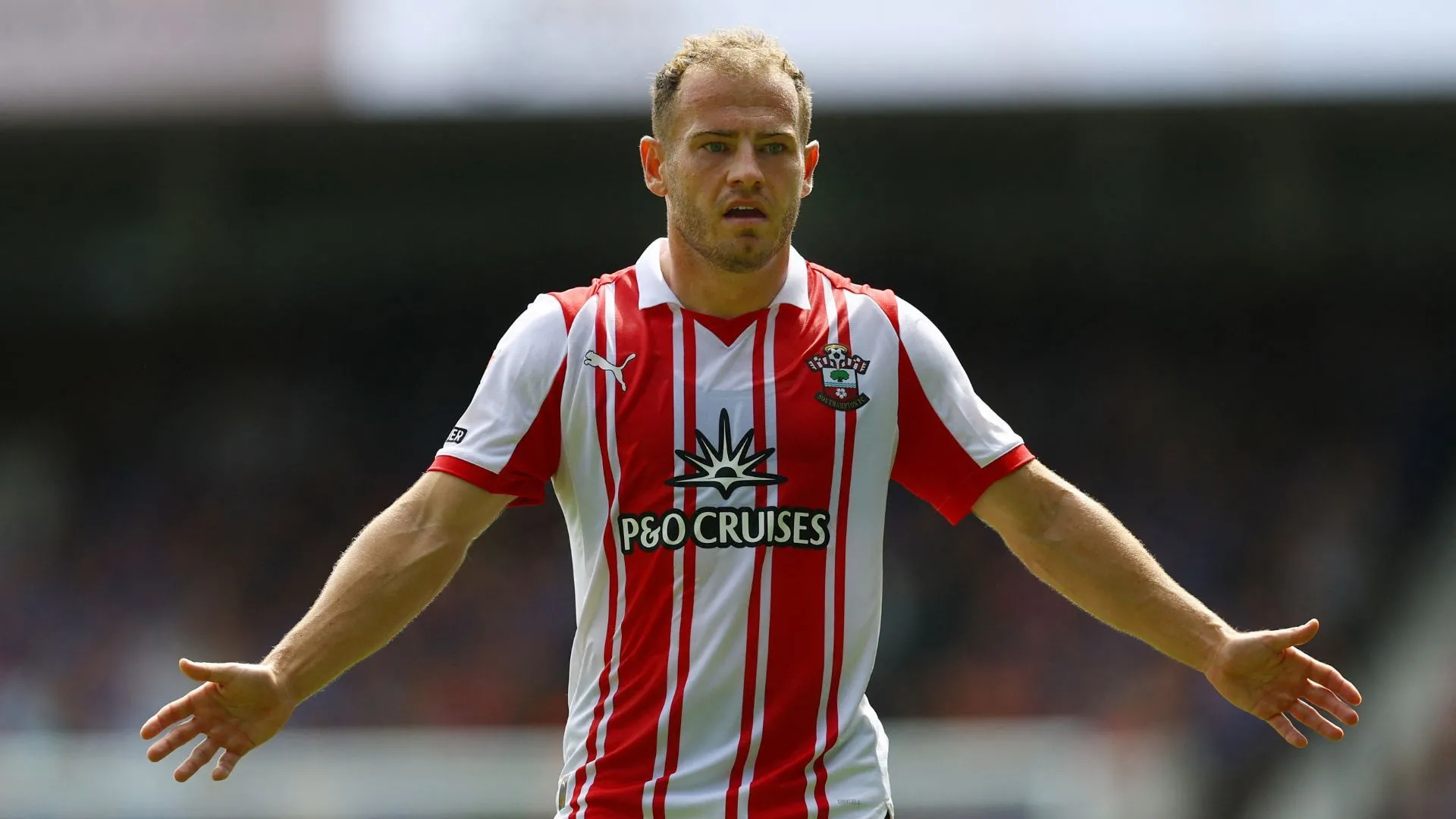 Tiền vệ cánh Ryan Fraser của Southampton, với kinh nghiệm Premier League, có thể là chìa khóa trong chiến thuật phản công.