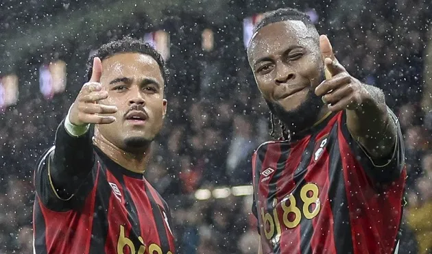 Cầu thủ Bournemouth ăn mừng thành tích trên bảng xếp hạng, minh họa cho vị trí cao của đội tại Ngoại hạng Anh.