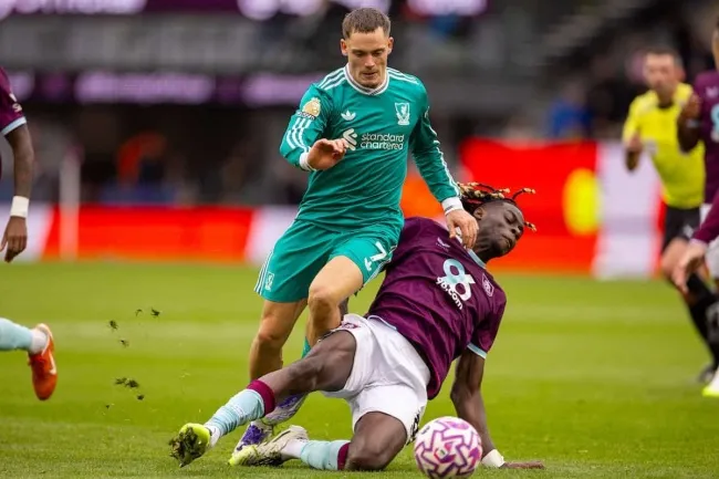 Florian Wirtz chưa tỏa sáng như kỳ vọng, minh họa cho vấn đề hòa nhập và tốc độ tại Premier League.