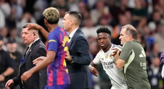 Vinicius và Yamal trong khoảnh khắc căng thẳng tại El Clasico, cảnh an ninh và đội ngũ can thiệp
