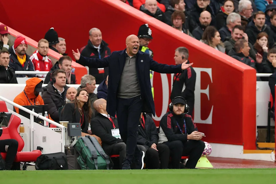 Liverpool sẵn sàng cho trận đấu với Aston Villa trong cuộc đua Premier League